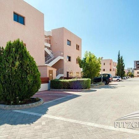 1 Bedroom Garden Flat, Sleeps 4 Пафос Екстер'єр фото