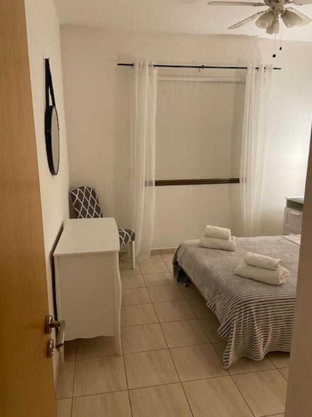 1 Bedroom Garden Flat, Sleeps 4 Пафос Екстер'єр фото
