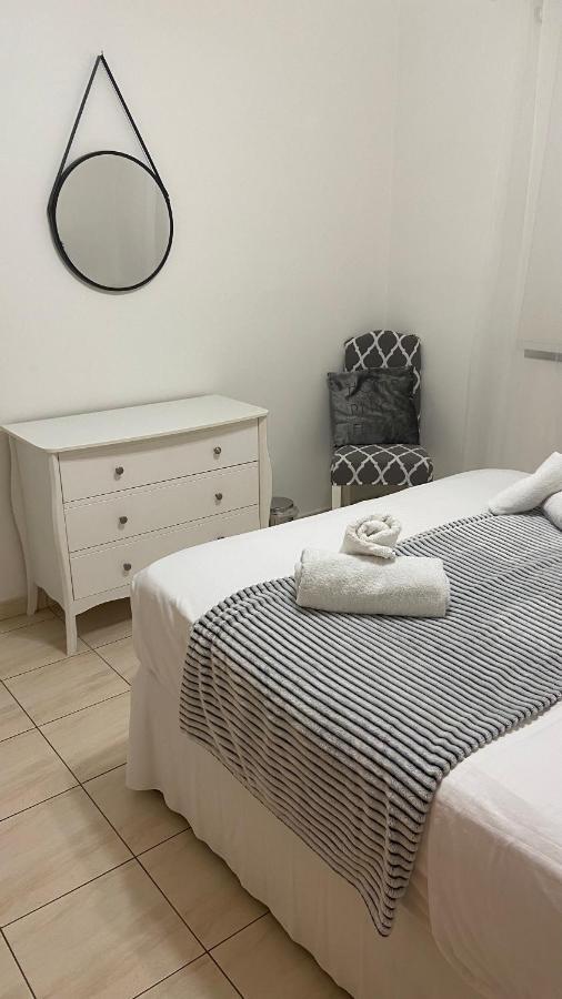 1 Bedroom Garden Flat, Sleeps 4 Пафос Екстер'єр фото